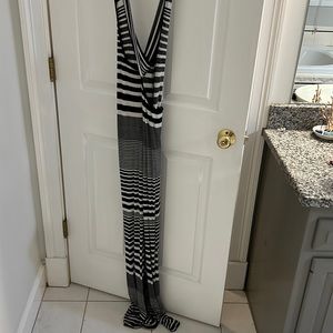 Arden b black and white maxi, size small